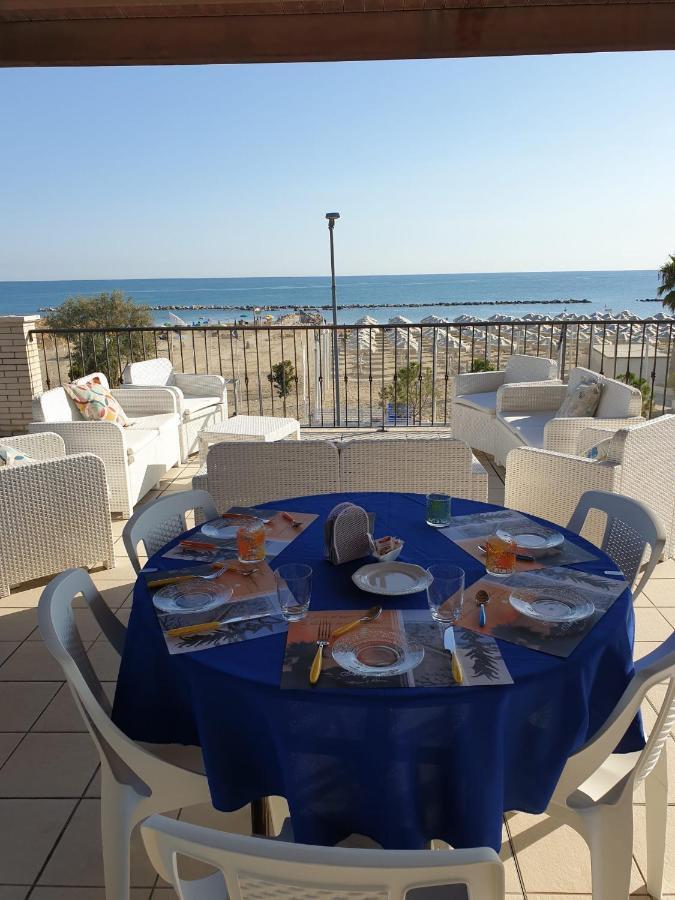 il Sorriso di Angelina Pescara Exterior foto