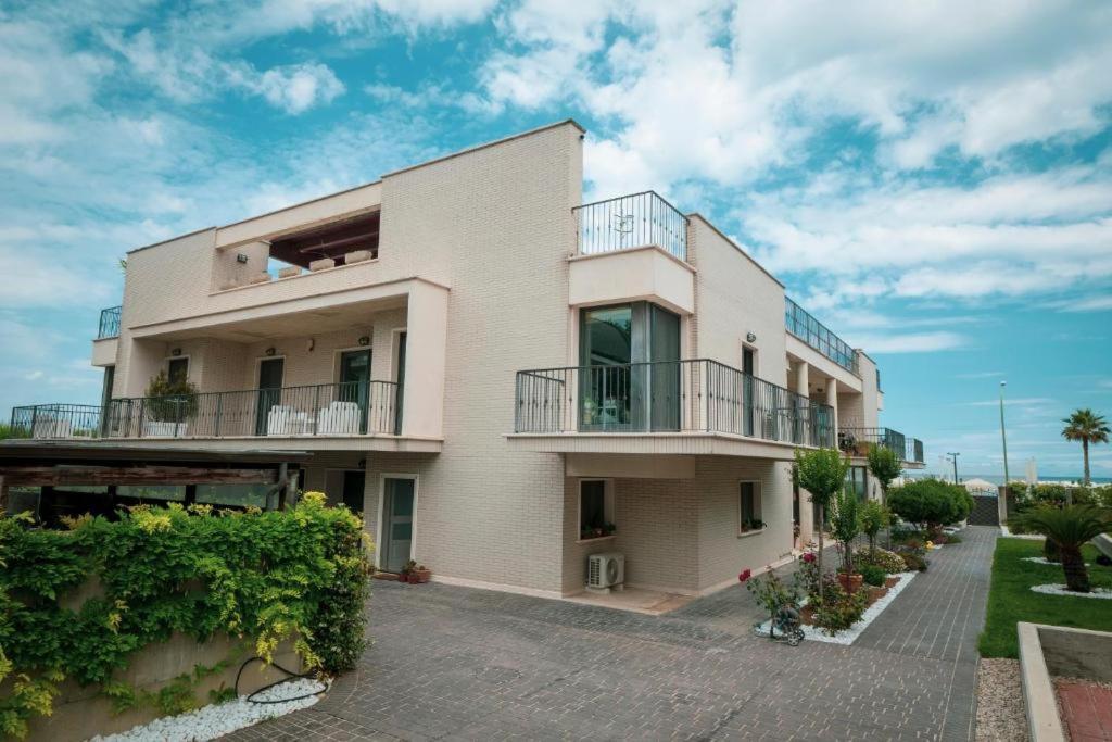il Sorriso di Angelina Pescara Exterior foto